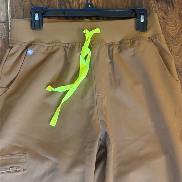 NWT!  Figs Women's Top & Pants Set,
Color earth - Picture 7 of 12